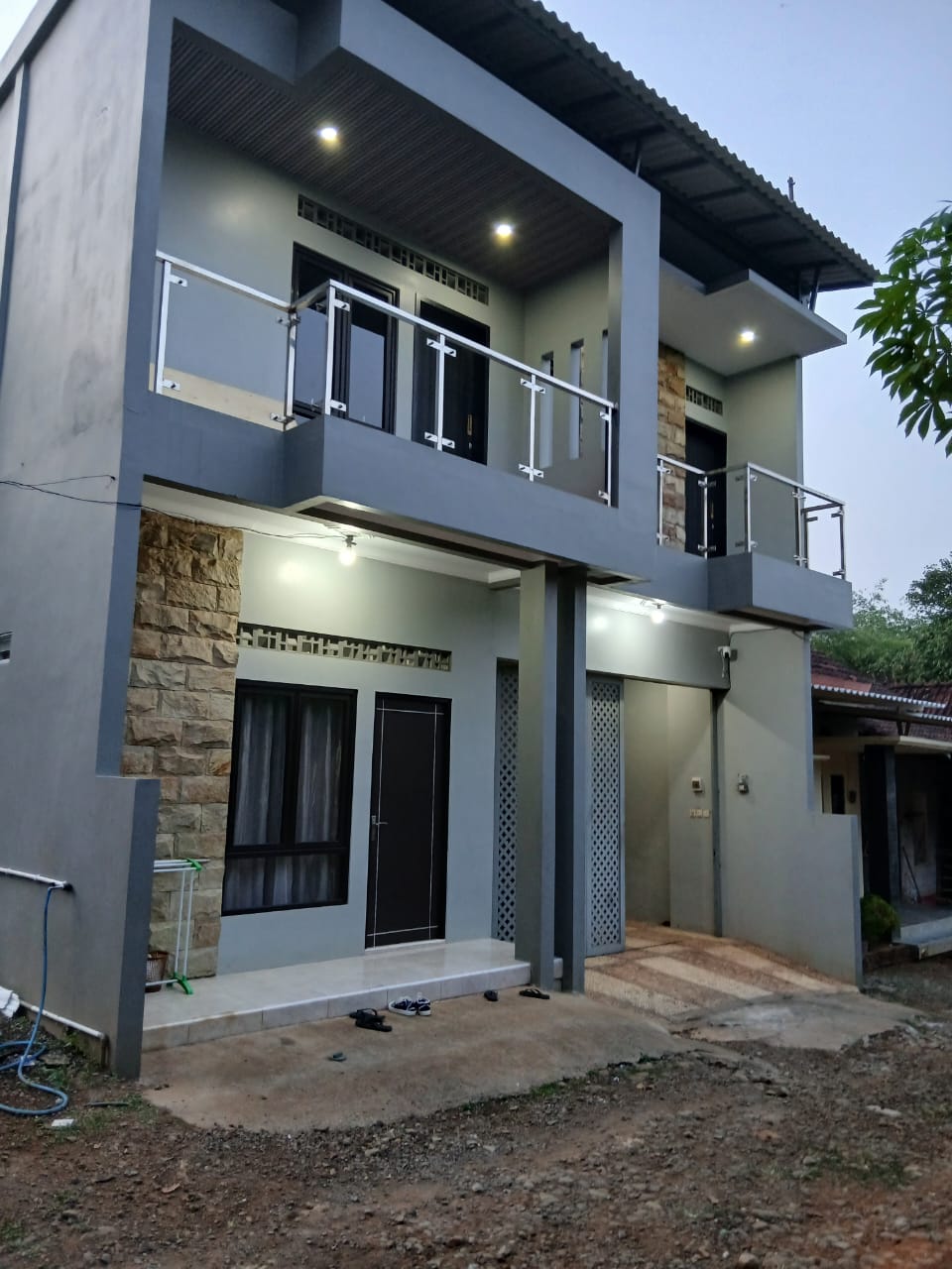 Area Parkir - Belakang
